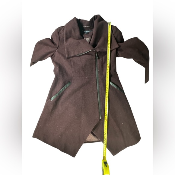 A271 French Connection Tulip Hem Asymmetrical Wool Coat Burgundy Wine Sz XS - Picture 4 of 8